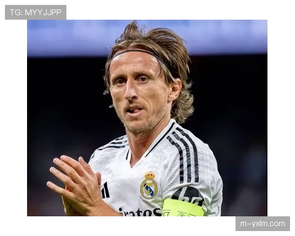 聚焦：37岁的莫德里奇在伯纳乌替补席凝望赛场，合同将于今夏到期